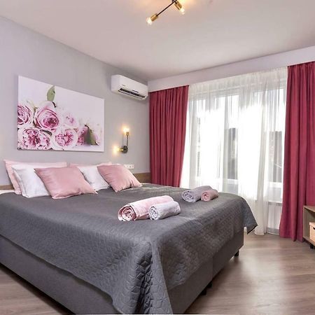 Rose One Bedroom Designer Apartment In City Centre By Flat Mаnager Софія Екстер'єр фото