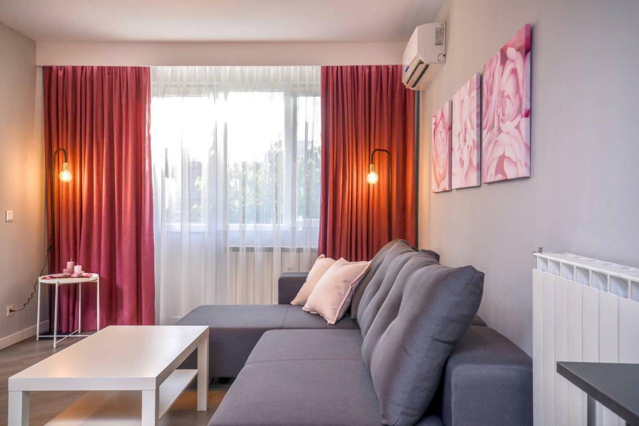 Rose One Bedroom Designer Apartment In City Centre By Flat Mаnager Софія Екстер'єр фото